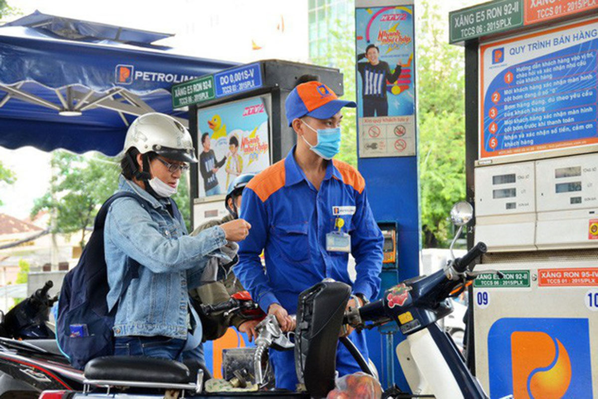 Thủ tướng đề nghị hai bộ nghiên cứu đề xuất giải pháp điều hành xăng dầu