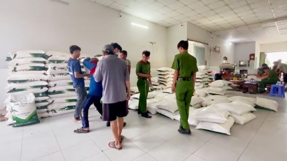 An Giang Phát hiện 5 tấn đường cát nhập lậu được phù phép thành đường Myanmar