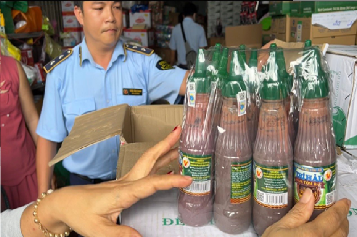 Đồng Tháp 3 cơ sở kinh hàng hóa giả mạo nhãn hiệu bị xử phạt gần 44 triệu đồng