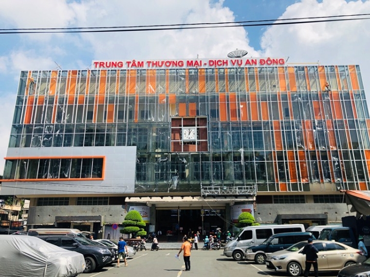 Tạm giữ hàng ngàn sản phẩm nhái tại Trung tâm thương mại An Đông