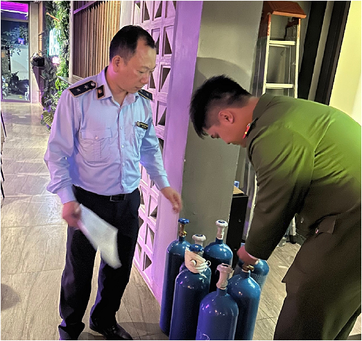 Hà Nội Thu giữ hàng trăm sản phẩm thuốc lá điện tử trên địa bàn quận Tây Hồ