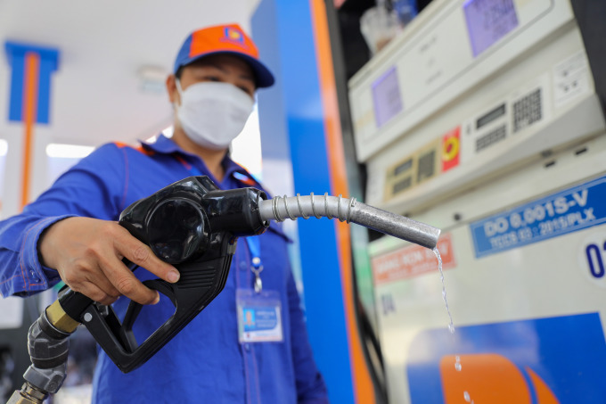 Giá xăng ngày mai có thể giảm hơn 1000 đồnglít