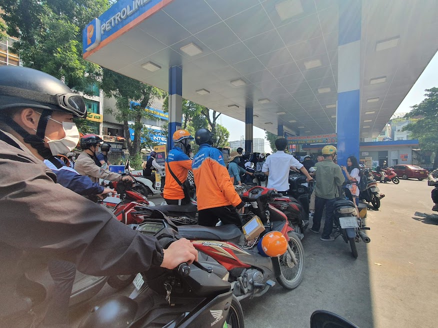 Nhiều giải pháp đáp ứng nguồn cung xăng dầu cho thị trường Hà Nội