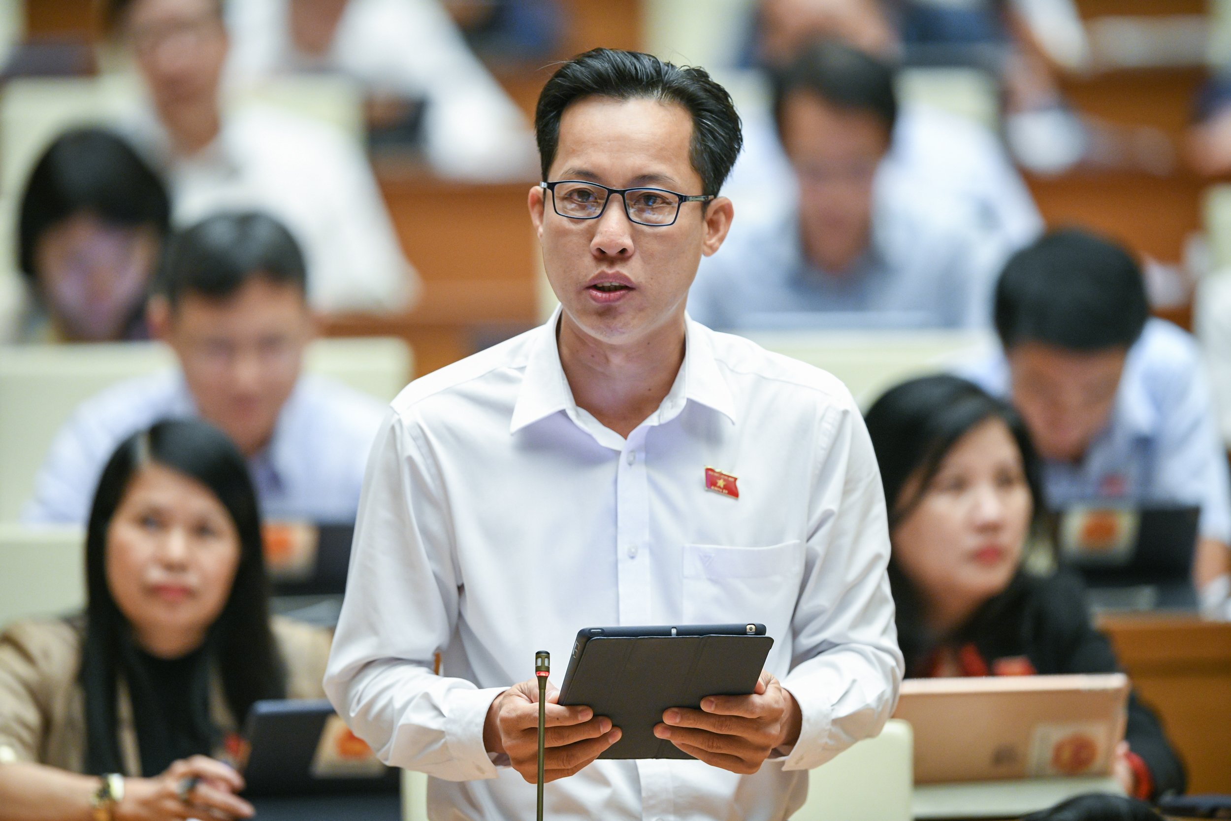 ĐBQH kiến nghị người trúng đấu giá được gắn biển số xe sang xe khác