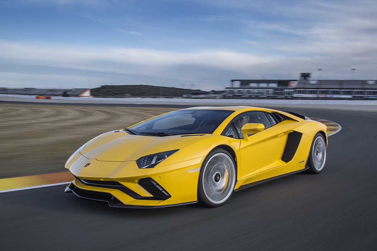 Siêu xe Lamborghini liên tiếp triệu hồi tại Việt Nam