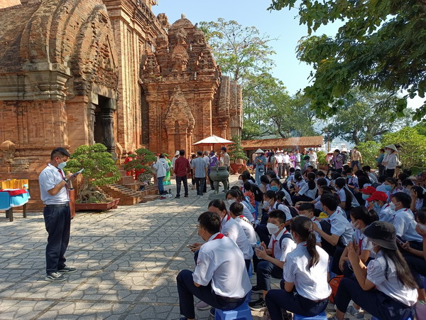Nha Trang đón hàng ngàn lượt khách trong dịp lễ Giỗ tổ Hùng Vương