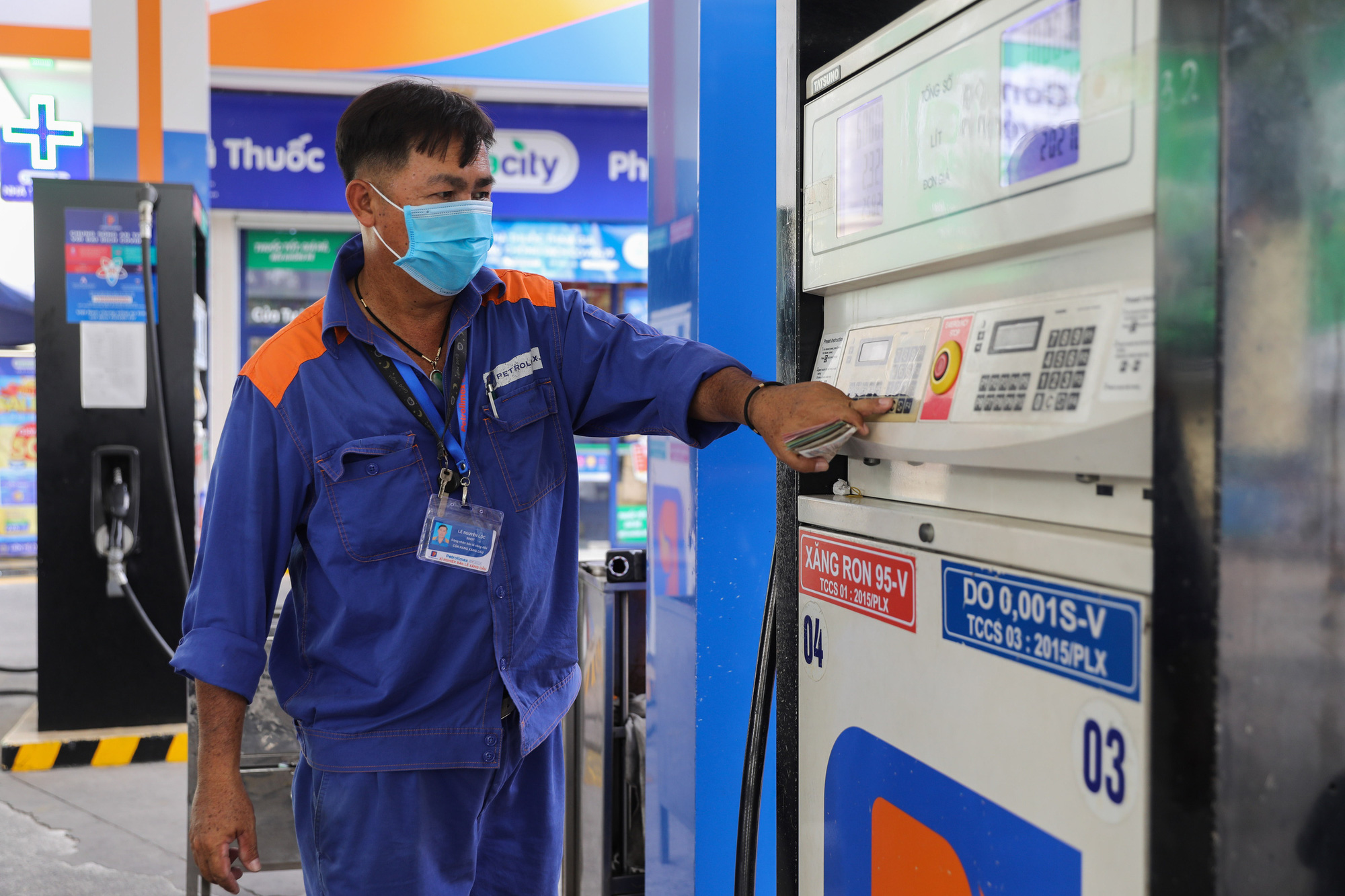 Không để thiếu hụt nguồn cung xăng dầu cho thị trường trong nước
