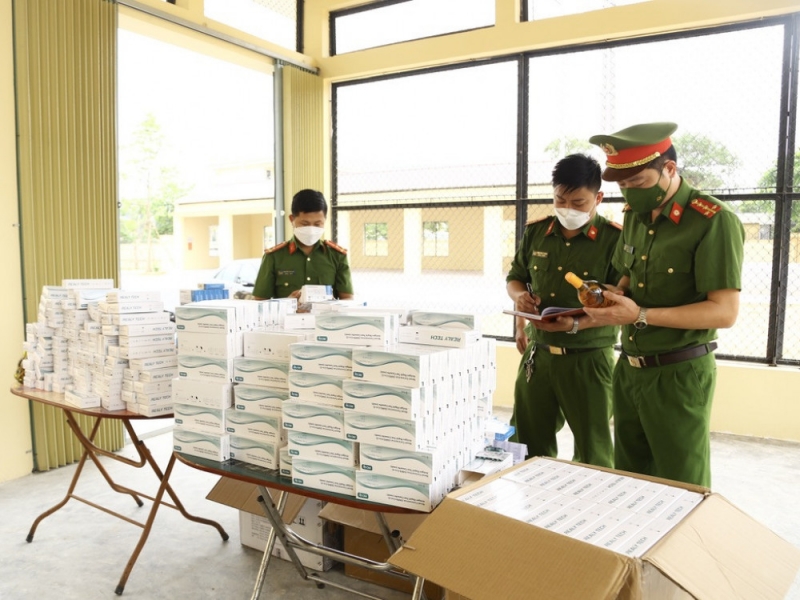 Hà Tĩnh Hàng nghìn viên thuốc Hoa thanh liên ôn và kít test nhanh Covid19 bị thu giữ