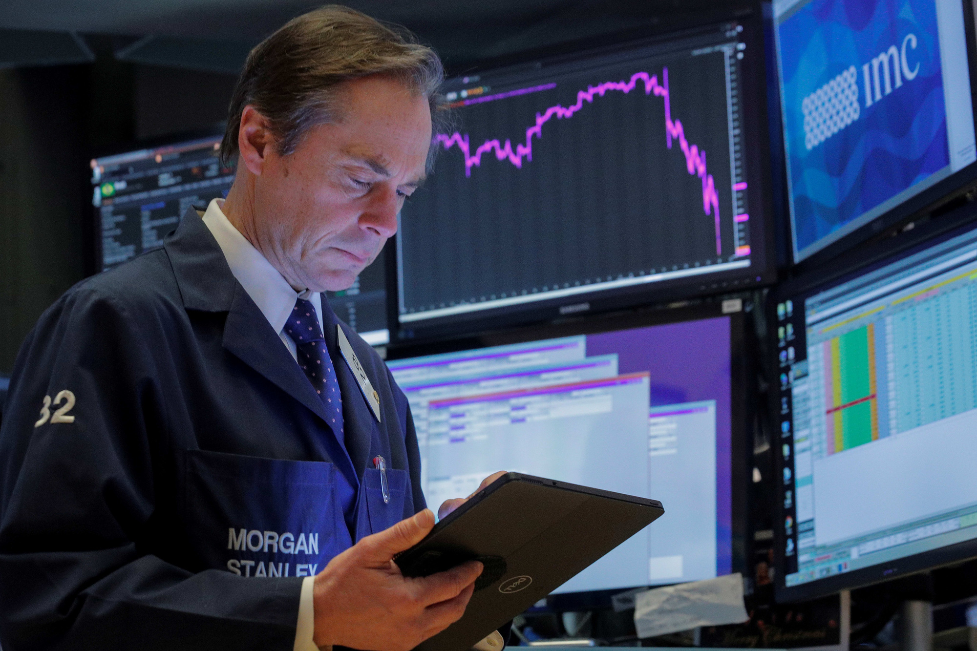 Dow Jones rớt gần 1200 điểm giảm mạnh nhất kể từ tháng 62020