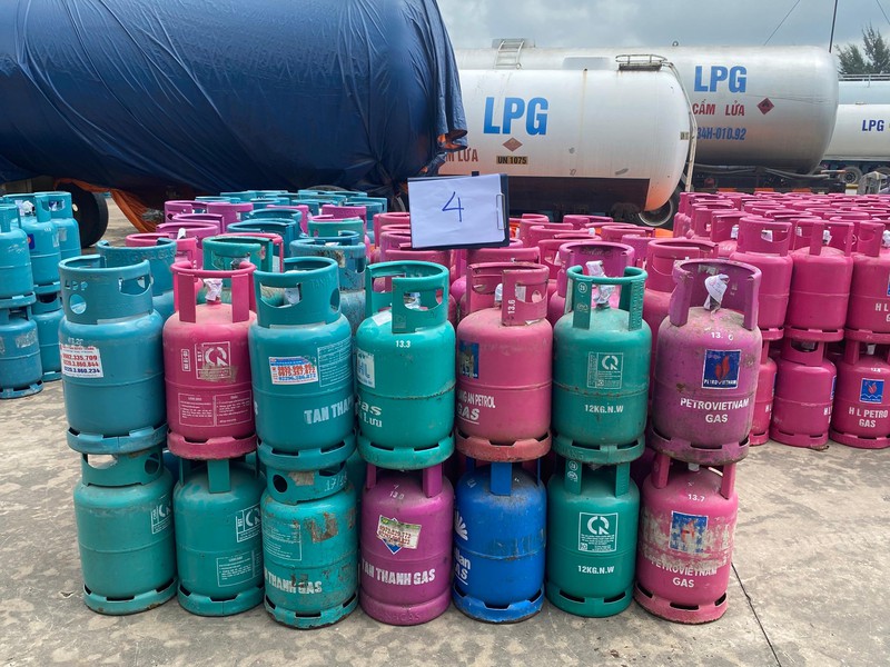 Phát hiện một công ty sang chiết gas trái phép số lượng lớn
