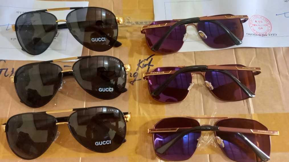 Tạm giữ hàng nghìn sản phẩm kính mắt có dấu hiệu giả mạo nhãn hiệu