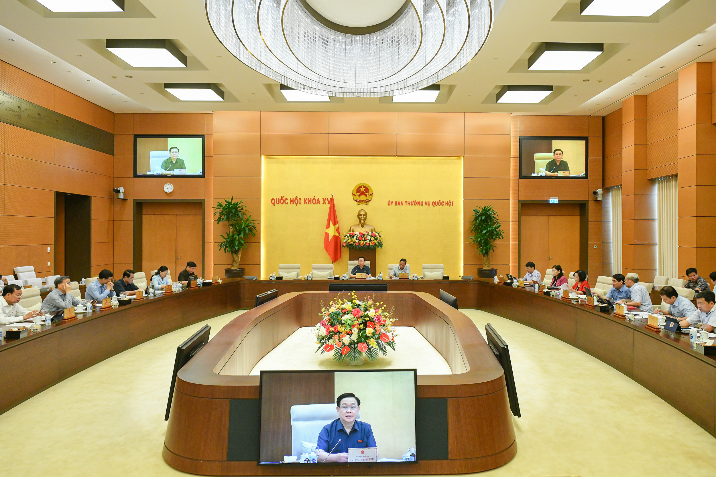 Thường vụ Quốc hội xem xét chủ trương chuyển đổi đất xây dựng cao tốc Bắc Nam