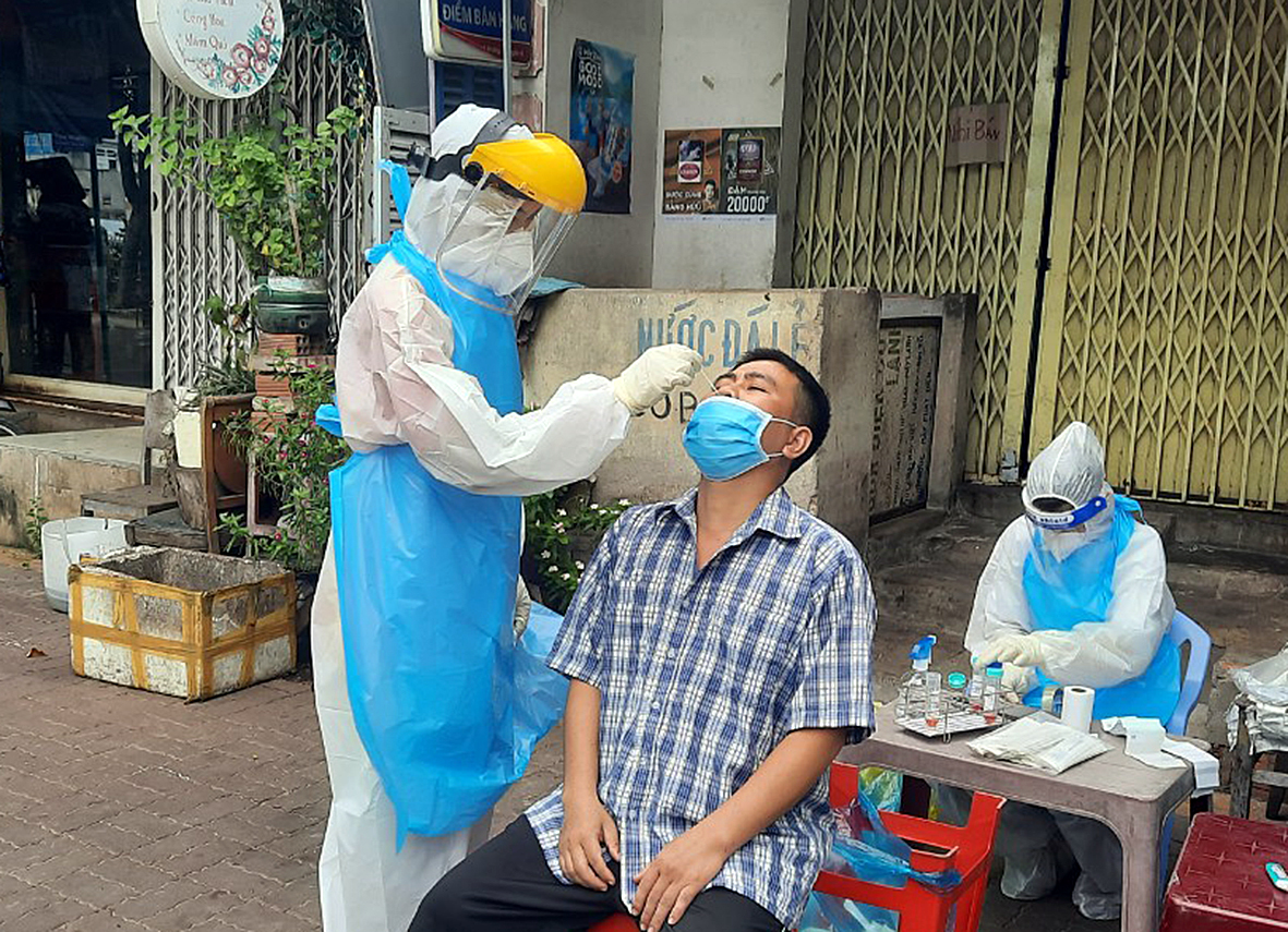 Một số địa phương còn tồn lượng lớn kit test thuốc điều trị COVID19
