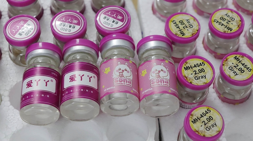 Phù phép hàng chục ngàn sản phẩm kính áp tròng mác Trung Quốc thành hàng Hàn Quốc