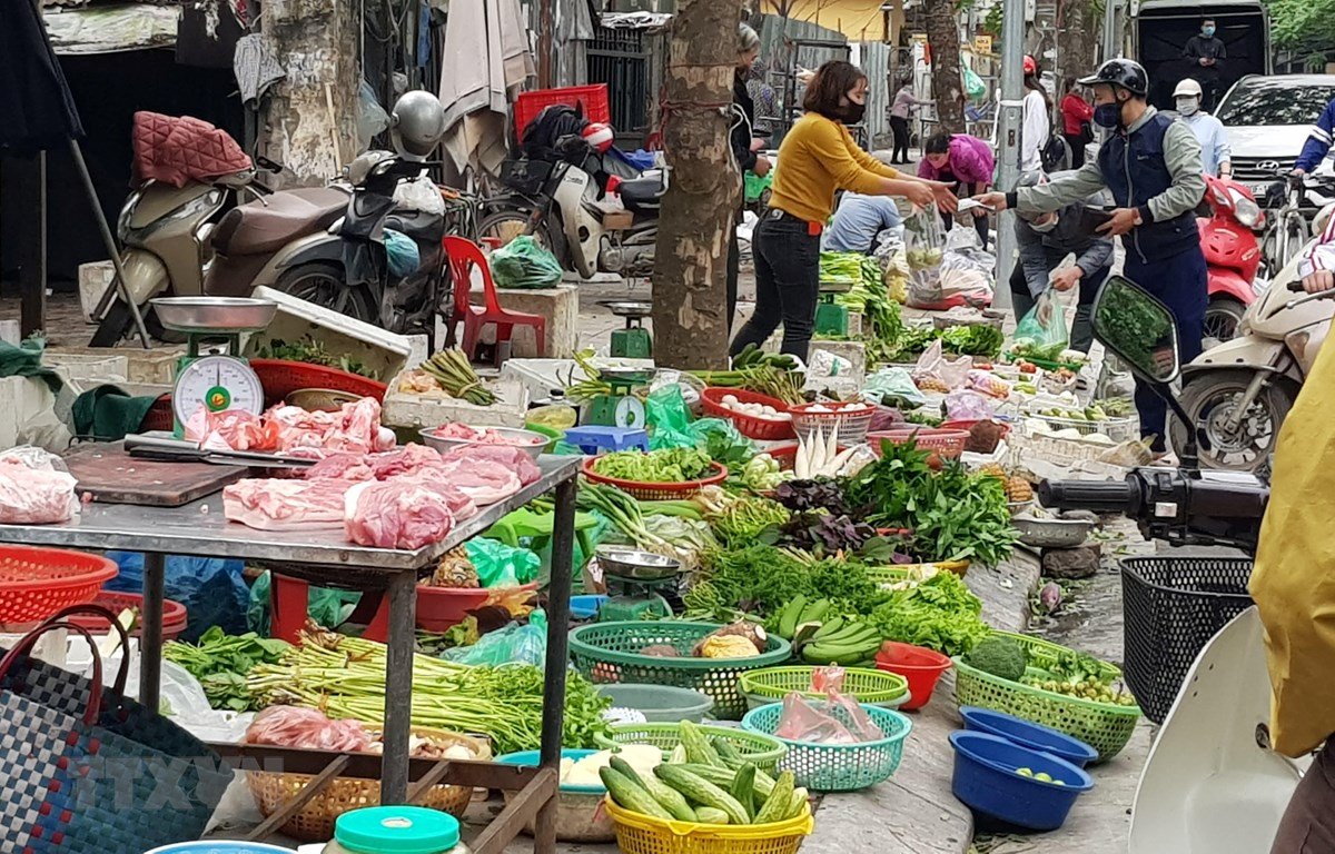Muốn giá hàng hóa giảm theo giá xăng dầu Vẫn phải chờ cơ quan quản lý vào cuộc