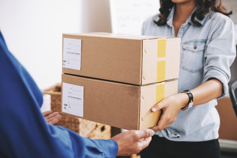 Thương mại điện tử bùng nổ và bài toán giảm thiểu chi phí vận chuyển hàng hóa