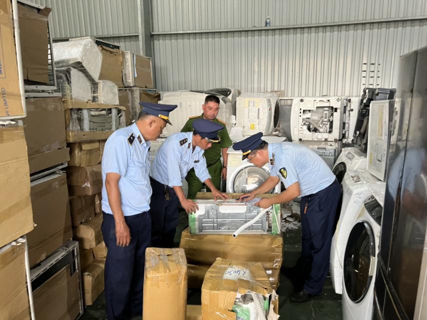 Phát hiện trên 210000 bao nghi vấn là shisha tại kho hàng ở Bình Dương