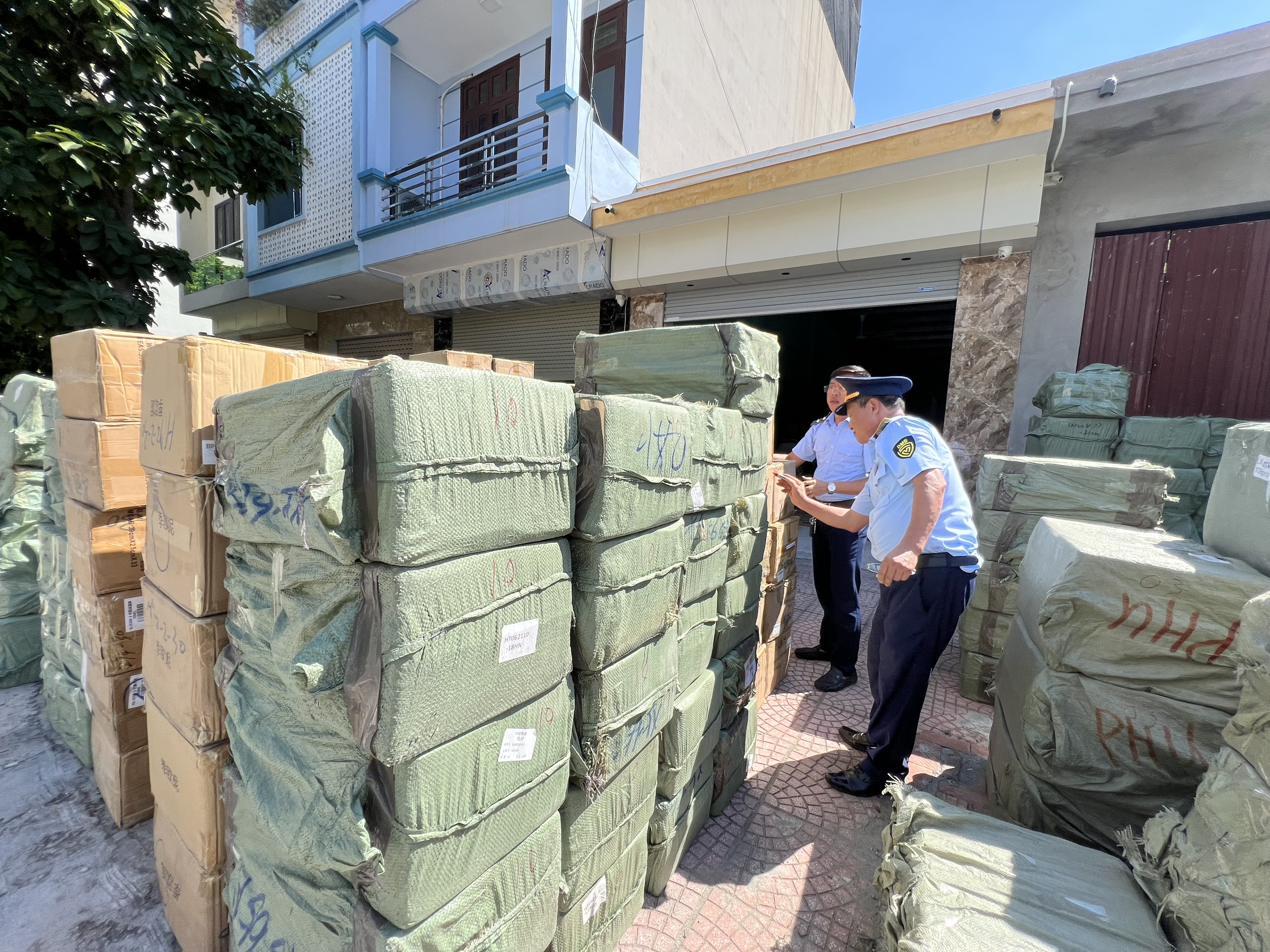 Siết chặt kinh doang mỹ phẩm