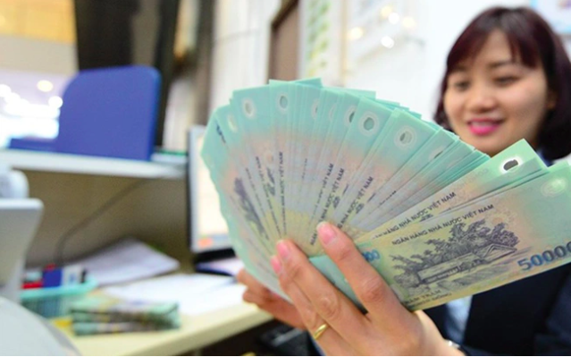 Từ 18 rút tiền gửi tiết kiệm trước hạn được hưởng mức lãi suất thế nào