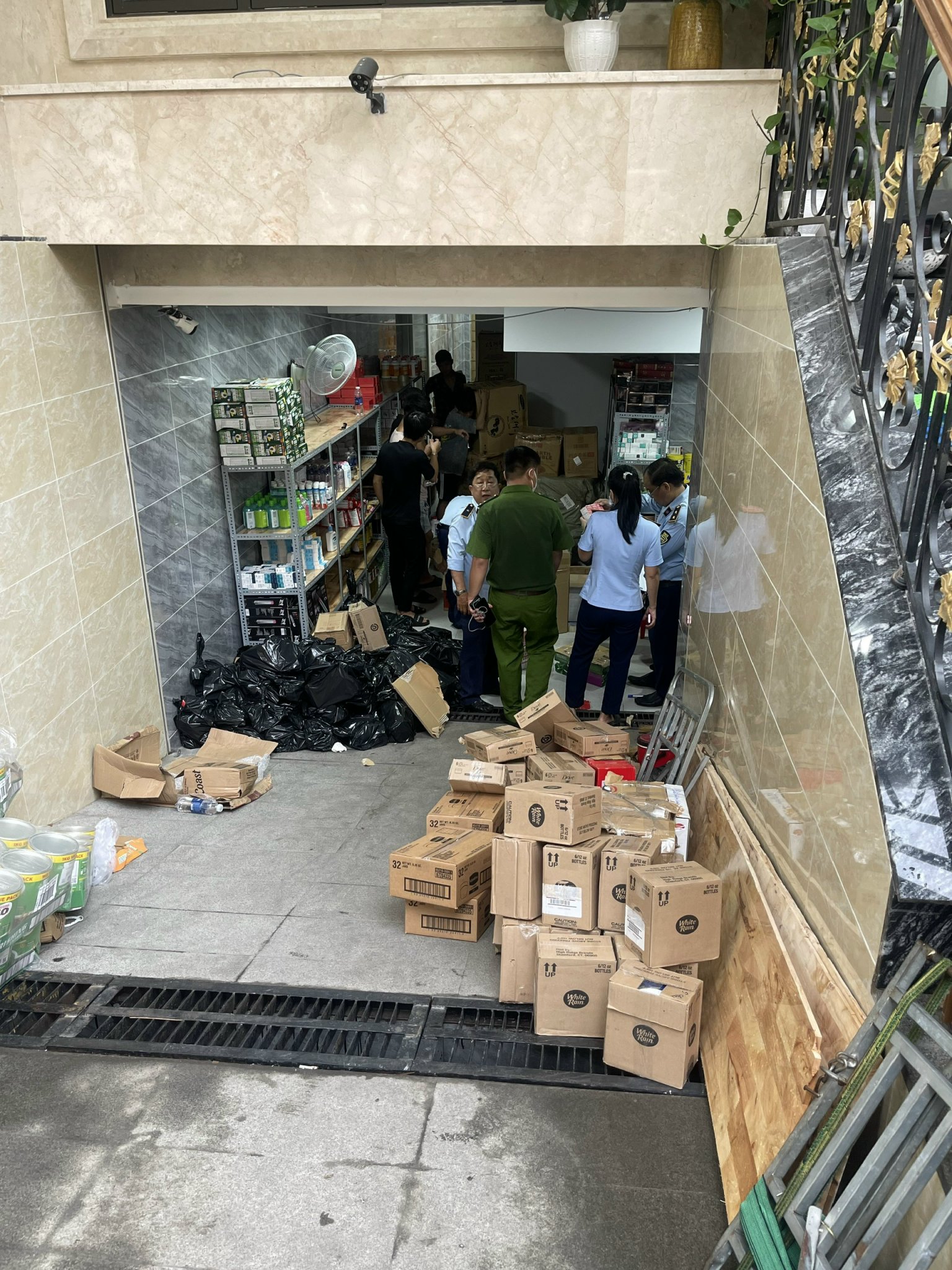 Phát hiện tạm giữ 20586 đơn vị sản phẩm trị giá trên 25 tỷ đồng không hóa đơn chứng từ