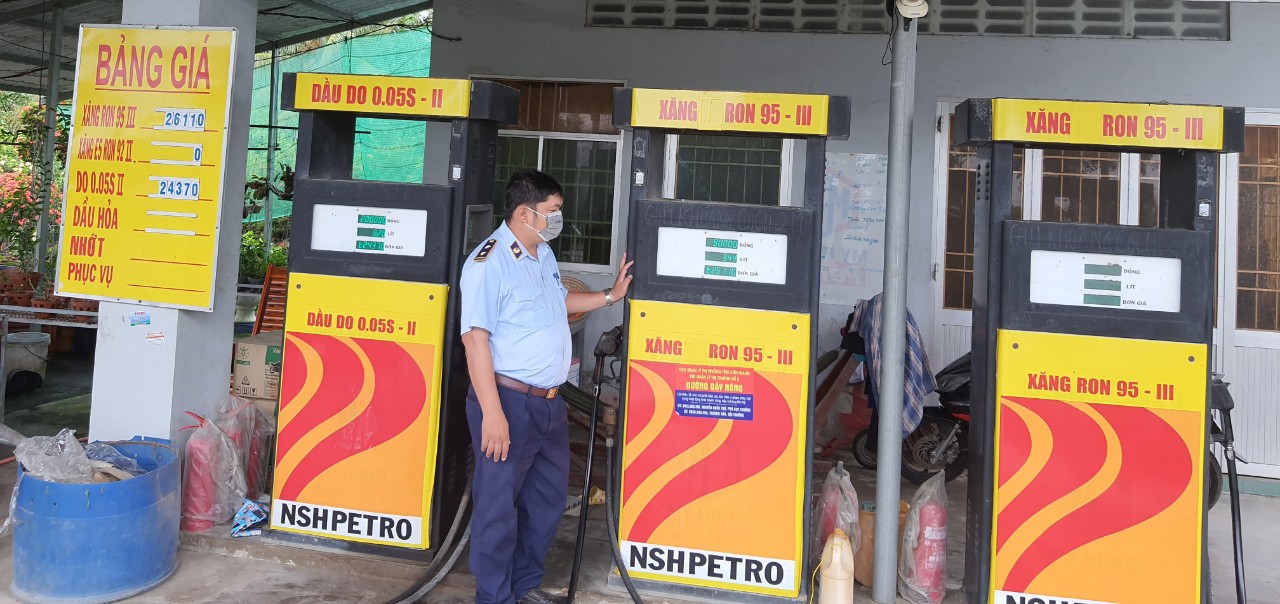 Kiên Giang xử phạt đại lý bán lẻ xăng dầu niêm yết giá bán lẻ xăng dầu không đúng quy định