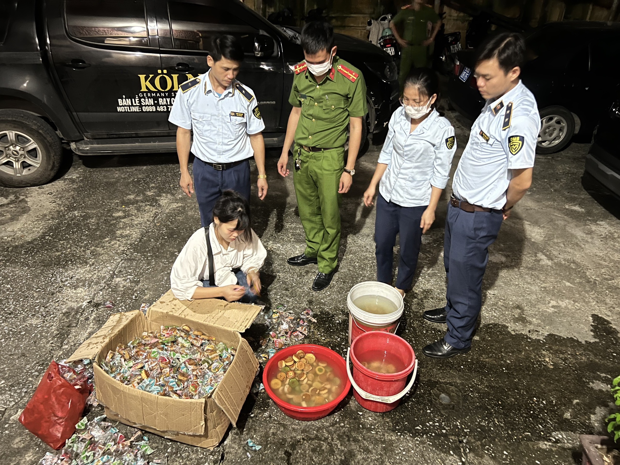 Thu giữ gần 1600 chiếc bánh trung thu không rõ nguồn gốc xuất xứ tại Hà Nam