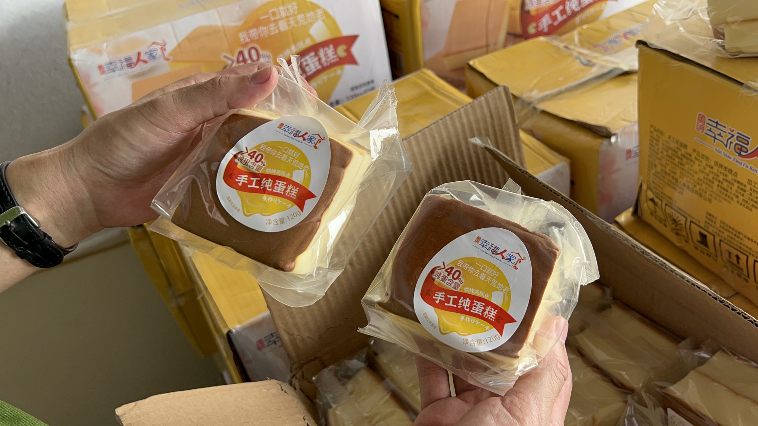 Hà Nội thu giữ hơn 500 thùng bánh kẹo chưa rõ nguồn gốc xuất xứ