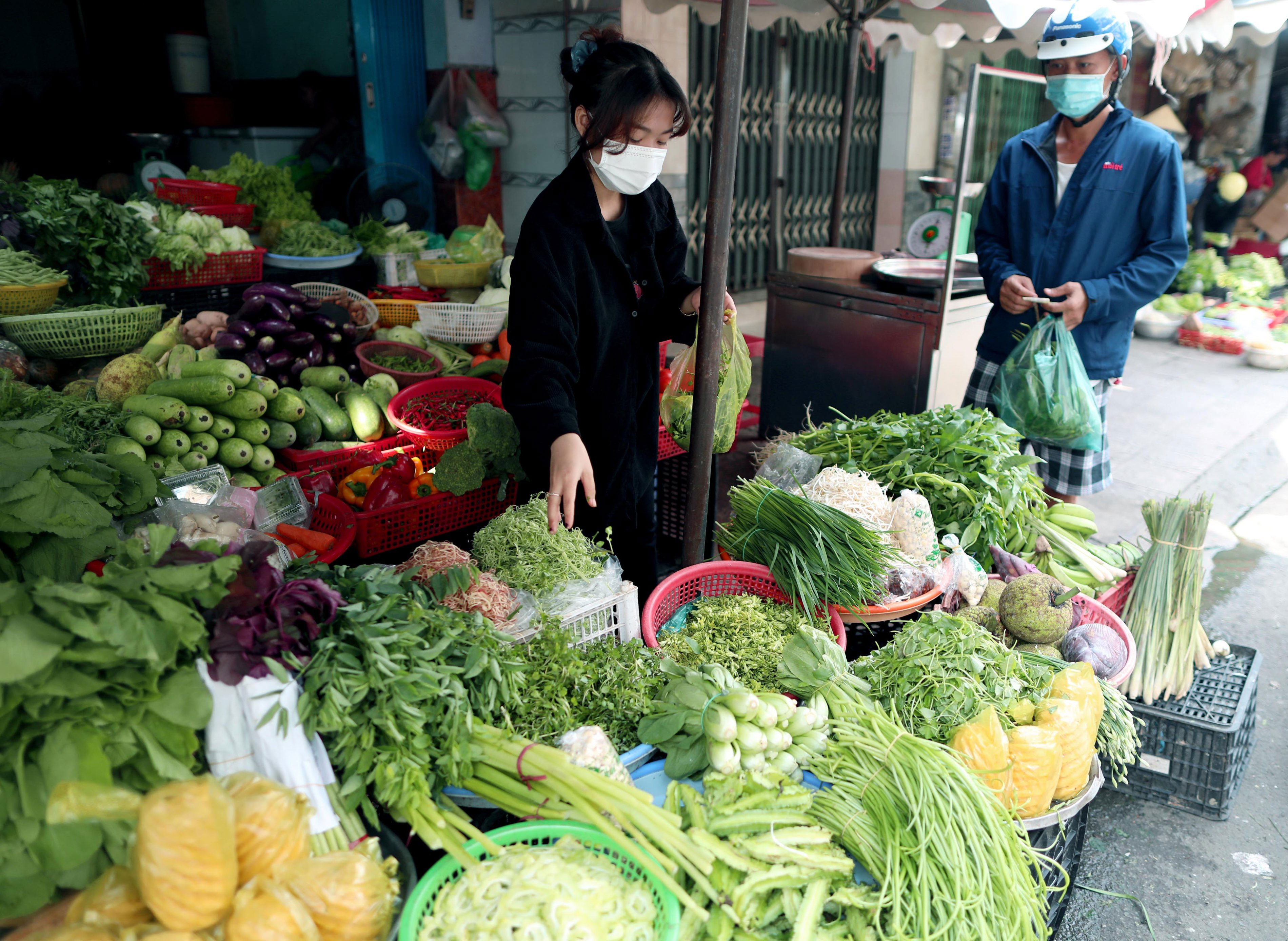 Không để giá hàng hóa lên nhanh xuống chậm