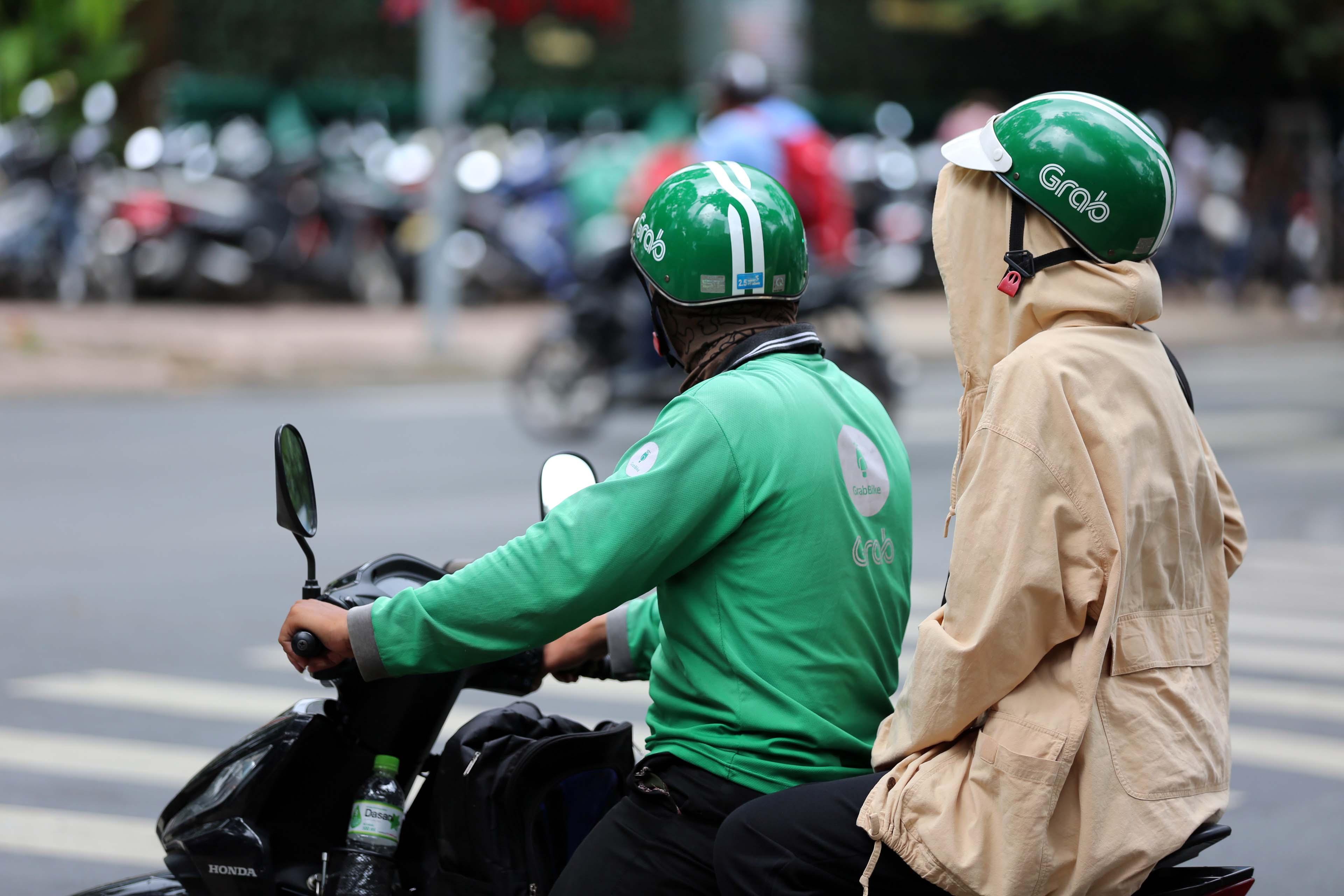 Bộ Tài chính lên tiếng về phụ phí của hãng xe công nghệ