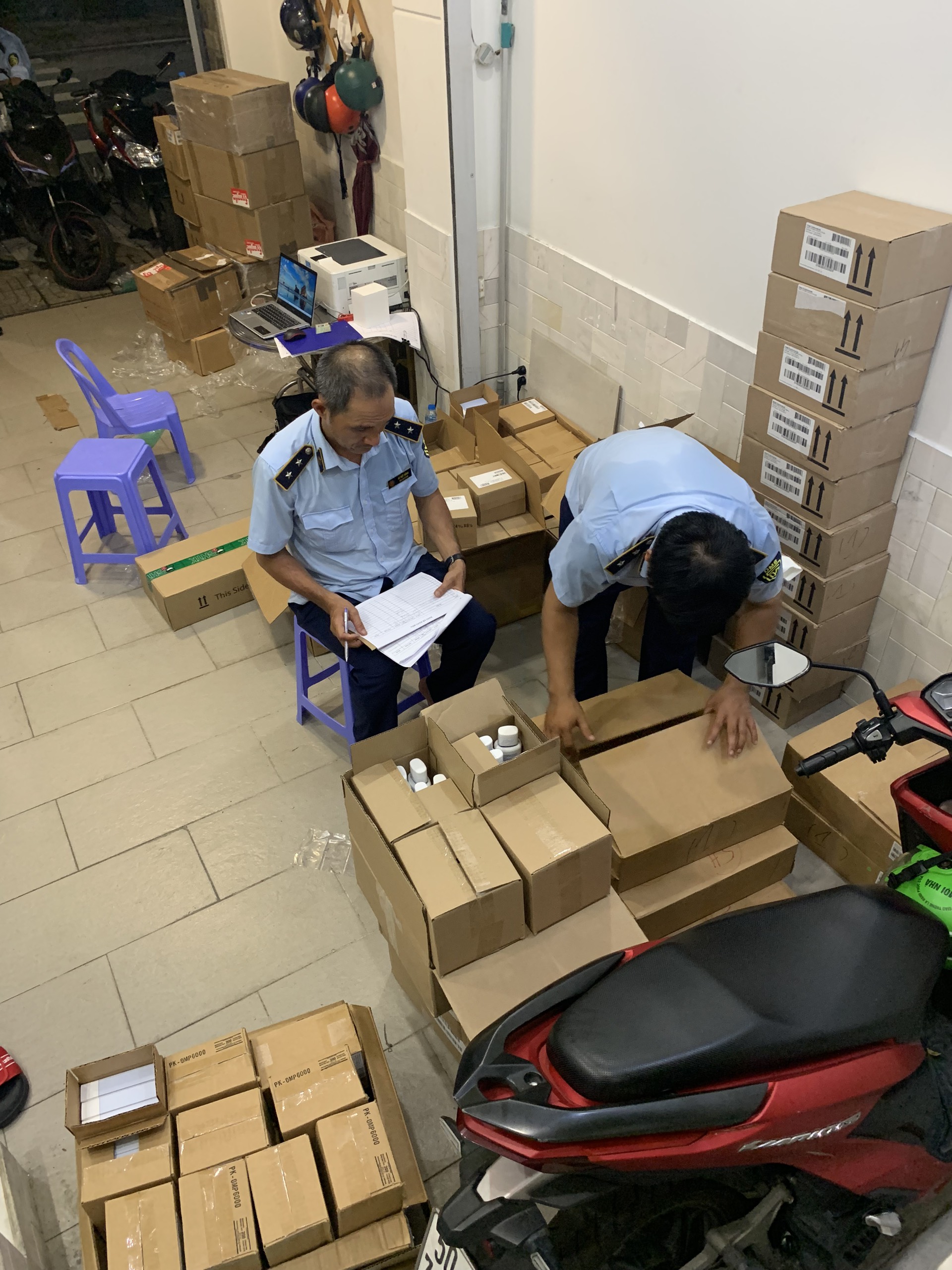Thu giữ hơn 13000 sản phẩm mỹ phẩm OBAGI không rõ nguồn gốc
