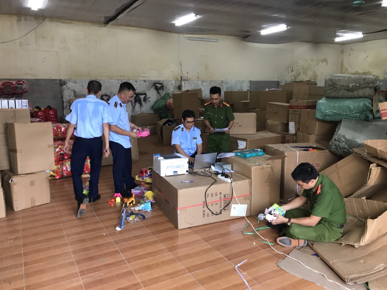 Phát hiện hơn 4000 sản phẩm đồ chơi trẻ em nhập lậu