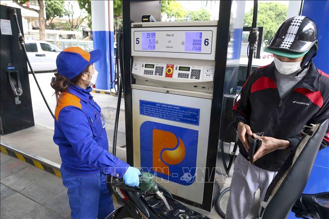 Xăng nhập khẩu giảm mạnh trong nửa đầu tháng 7