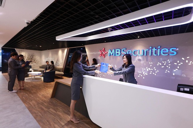 Chứng khoán MB MBS phát hành lượng lớn cổ phiếu trả cổ tức và chào bán