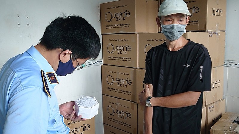 TP Hồ Chí Minh Phát hiện kho hàng mỹ phẩm giả mạo thương hiệu Queenie Skin