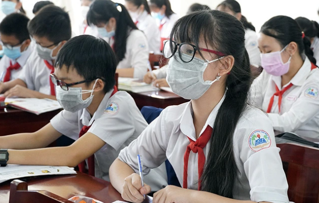 Hà Nội xem xét hỗ trợ 50 học phí năm học 20222023