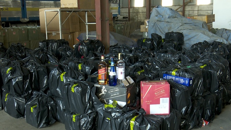 Thu giữ hơn 2000 chai rượu ngoại không có hóa đơn chứng từ chứng minh nguồn gốc xuất xứ