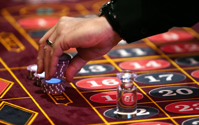 Bộ tài chính đề xuất kéo dài thí điểm người Việt vào chơi casino thêm 2 năm