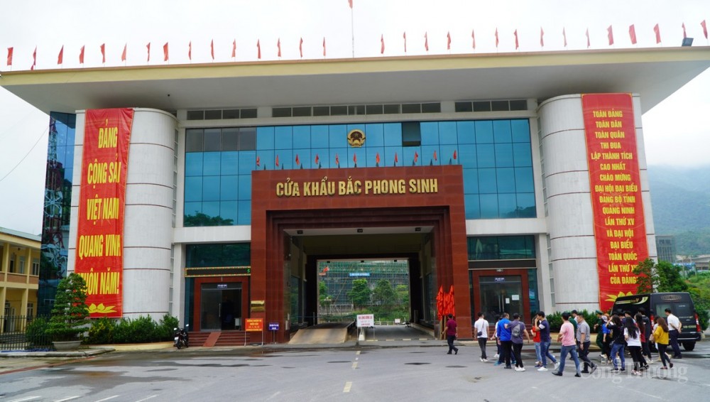 Mở được 2 ngày cửa khẩu Bắc Phong Sinh lại tạm đóng