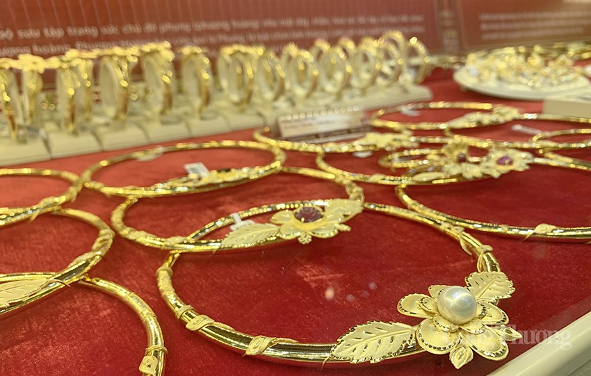 Giá vàng hôm nay 289 Vàng trong nước giao dịch quanh ngưỡng 646 656 triệu đồnglượng