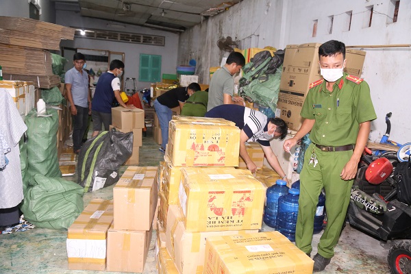 Công an tỉnh Sóc Trăng triệt phá cơ sở pha chế đóng gói số lượng lớn thuốc nuôi trồng thủy sản giả