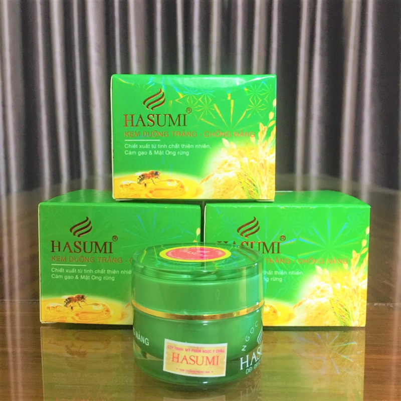 Bất chấp Quyết định thu hồi sản phẩm Kem dưỡng trắng chống nắng HASUMI vẫn rao bán 