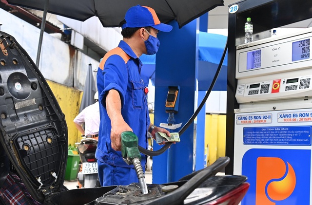 Cửa hàng xăng dầu phải lập hóa đơn dù khách không yêu cầu