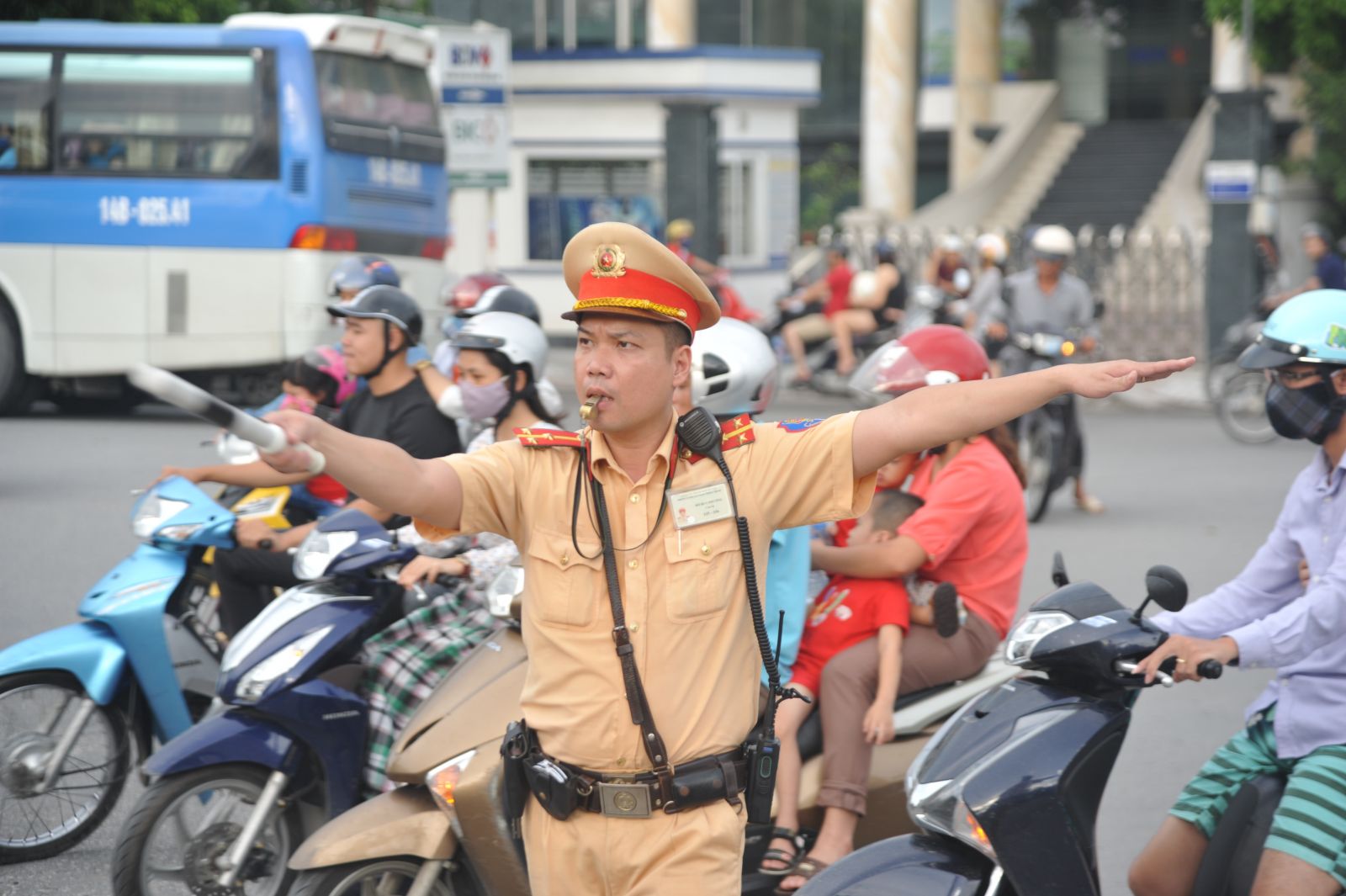 Điều chỉnh tổ chức giao thông tại khu vực nút giao Phạm Hùng Tôn Thất Thuyết