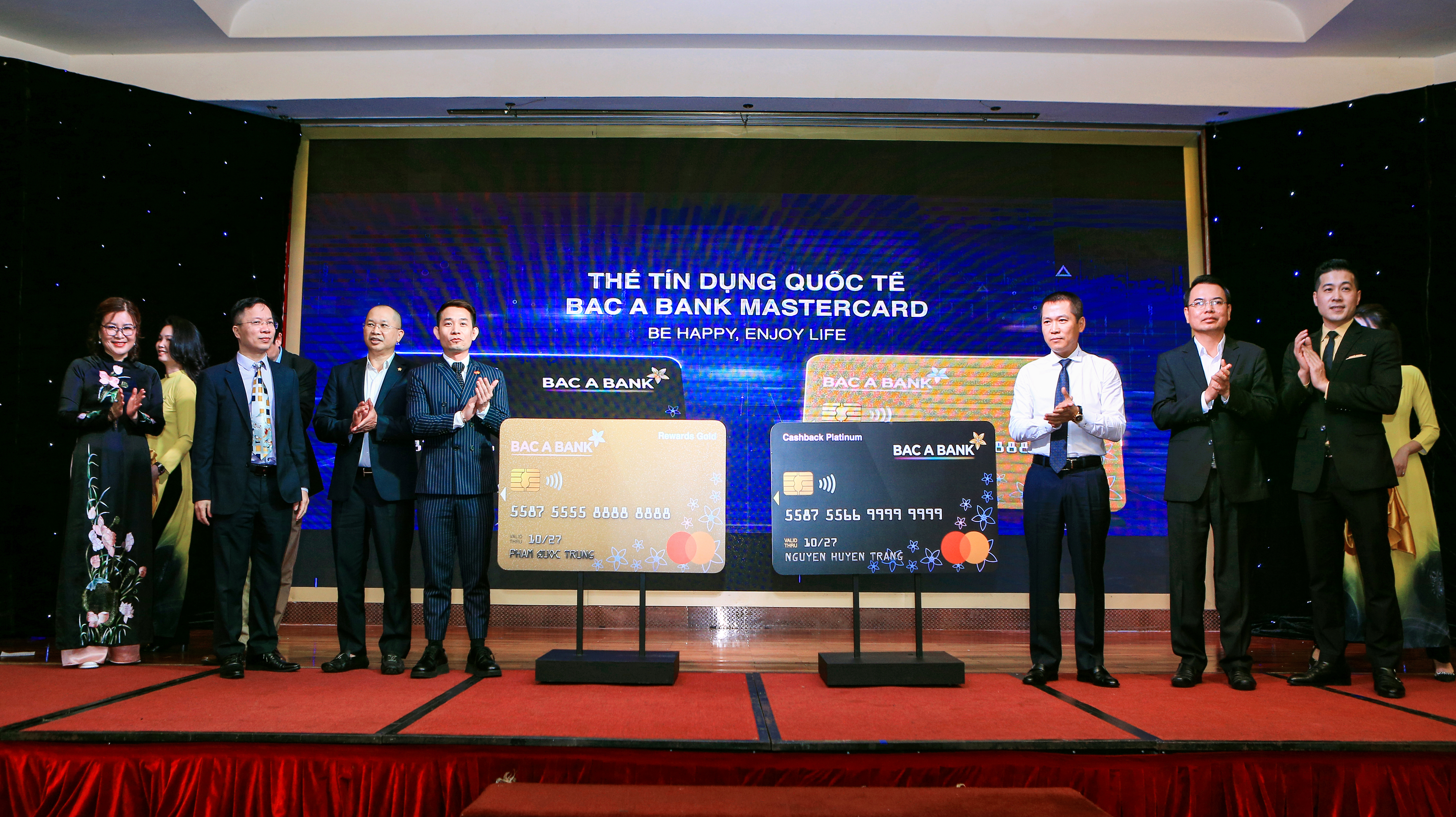 Khách hàng nhận mưa ưu đãi từ hai dòng tẻ tín dụng hoàn toàn mới của BAC A BANK