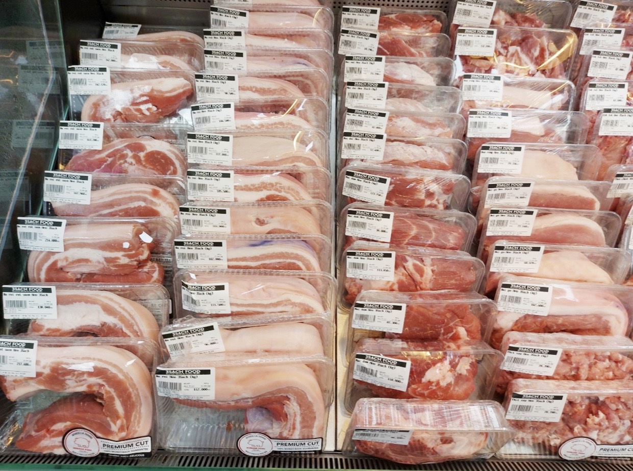 Giá thịt heo hôm nay 228 Sản phẩm đùi heo chân giò rút xương vẫn được giảm 20