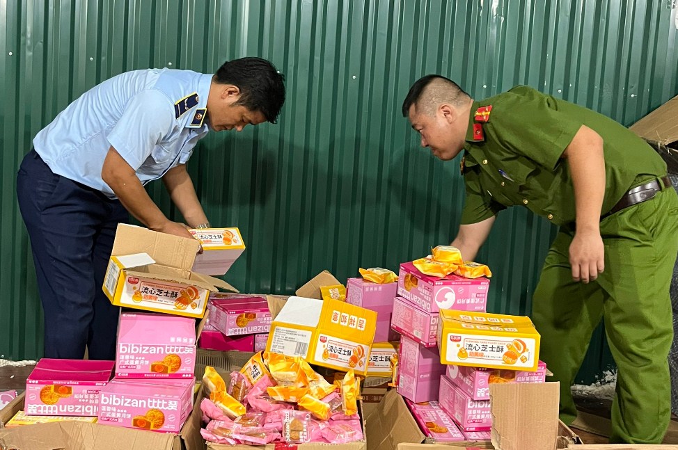 Hà Nội tạm giữ trên 4.500 chiếc bánh trung thu nhập lậu 