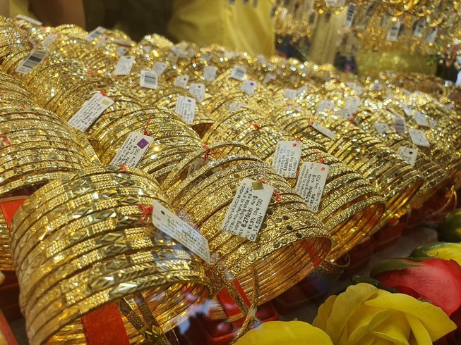 Giá vàng hôm nay 171 Bất ngờ lao dốc