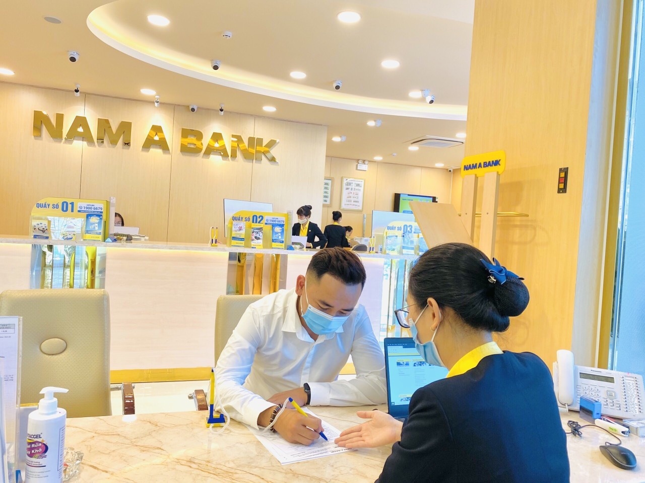 Nam A Bank NAB Lợi nhuận giảm mạnh nợ xấu tăng nhanh