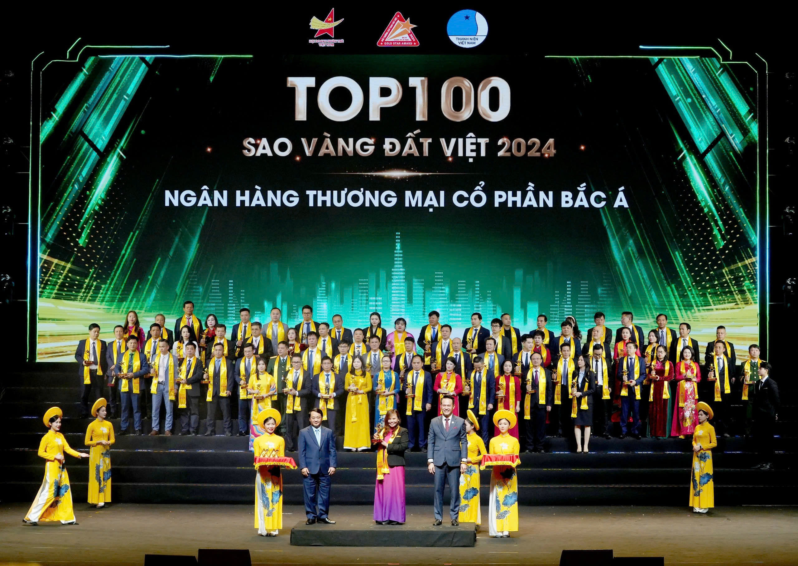 Tăng trưởng ổn định BAC A BANK vào top 100 các doanh nghiệp