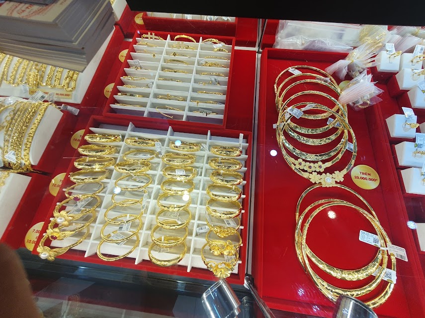 Thị trường vàng ngày vía thần tài